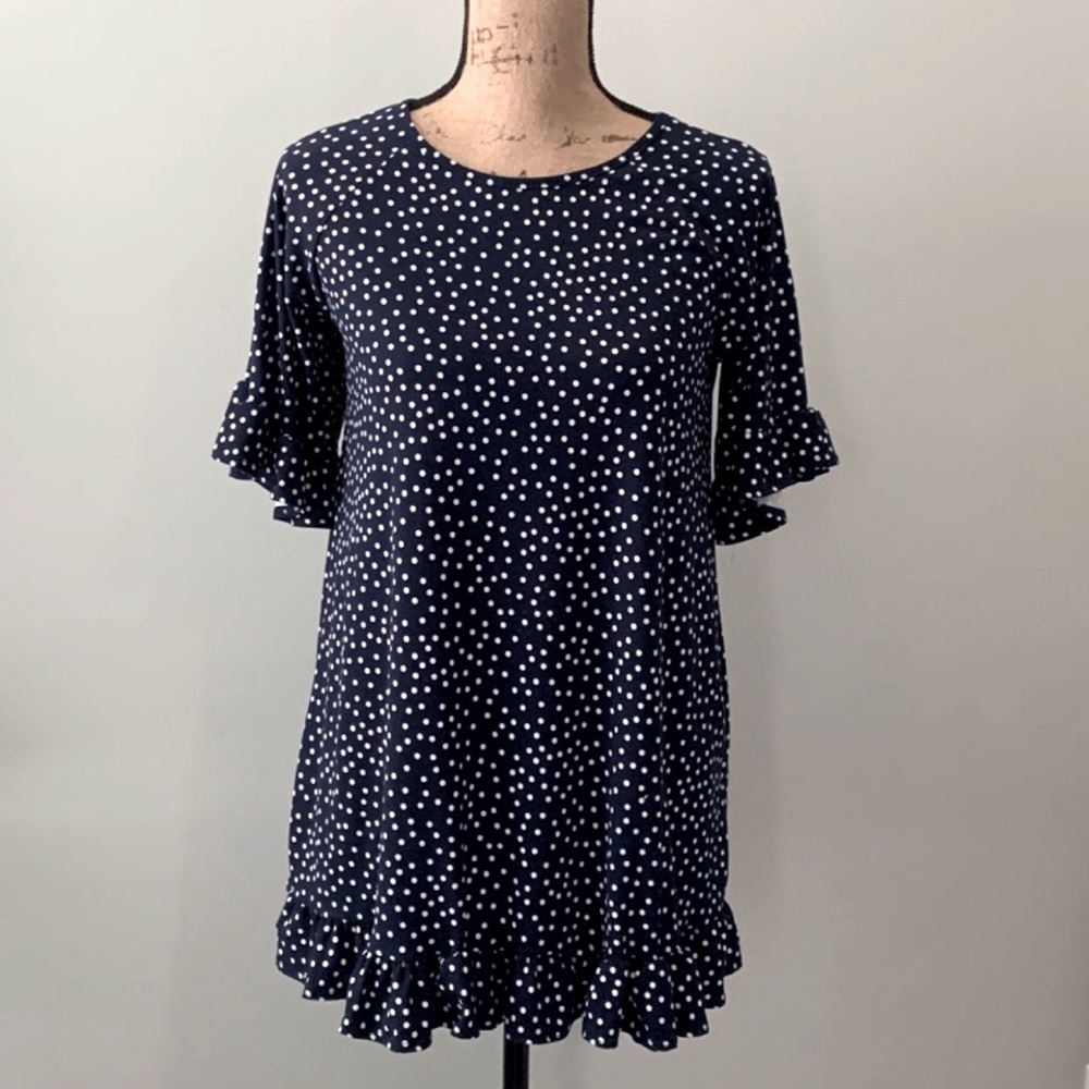 Navy blue and white polka-dot top
Tunic style 
Size Small….runs large